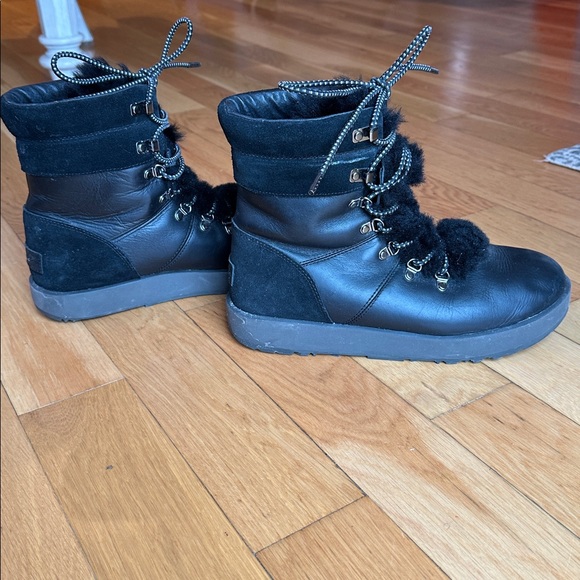 UGG Black Boots Lace Up Boot, EUC, size 10 - Picture 3 of 6